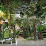 Cómo mantener plantas artificiales y jardines verticales artificiales en exteriores